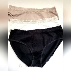 Victoria's Secret Panties Bikini  NWT Lace Trim L